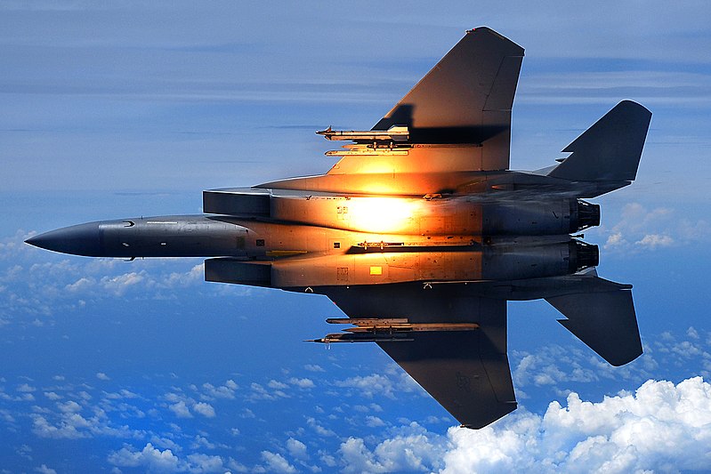 File:F-15C Eagle, releasing a flare.jpg