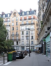 Rue vue en direction de la rue Théophile-Roussel.