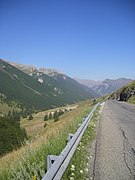 La vecchia strada statale 100 nella salita del Col de Larche