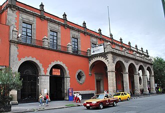 Main entrance to the section of the building that has the Teatro del Pueblo FacadeTPuebloDF.JPG