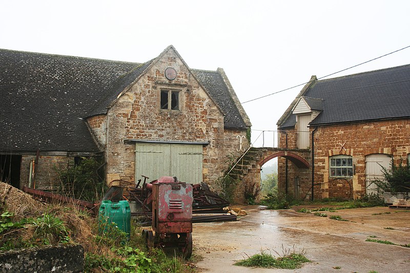 File:Farm buildings at Gawcombe, Gloucestershire.jpg