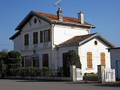 Faverney L'ancien bâtiment voyageurs côté cour voyageurs.