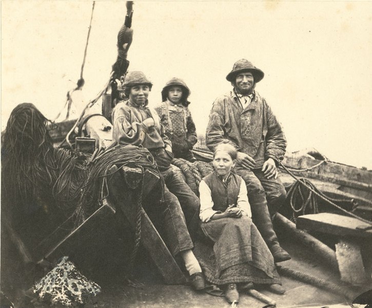 File:Fisherman family, Grundsund, Sweden (3361799319) (cropped).jpg