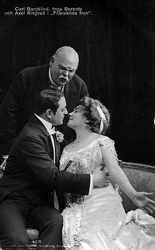 Carl Barcklind (t.v.), Berentz som Jana og Axel Ringvall i operetten Frånskilda frun på Oscarsteatern 1909.