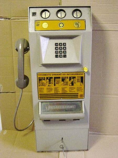 File:G+M pay phone (Italy).jpg