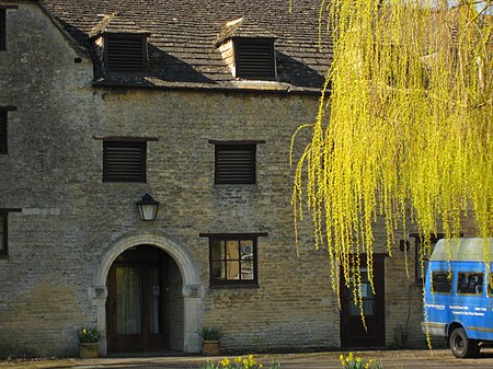 Geograph.org.uk 2313549 by Bob Harvey