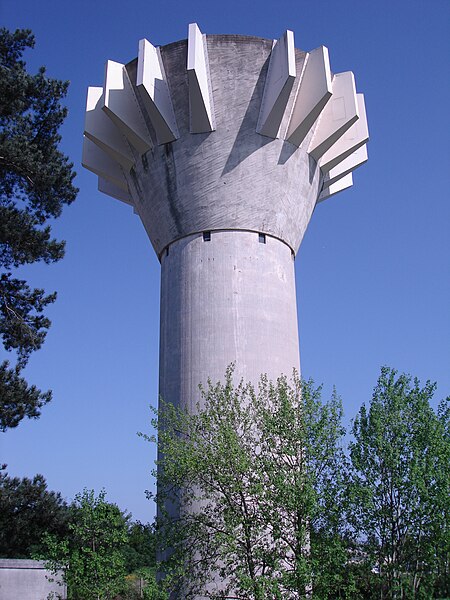 File:Gif Belleville Water tower 01.jpg