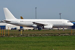 Global Aviation, ZS-GAO, Airbus A320-231 (43460134830).jpg