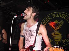 Hütz performing with Gogol Bordello in 2005