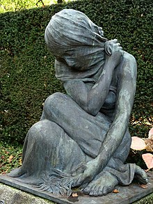 Scultura tombale per la famiglia Fasser-Schmid-Murbach-Huguenin nel cimitero di Hörnli.  Di Édouard-Marcel Sandoz (1881–1971) scultore, acquarello.