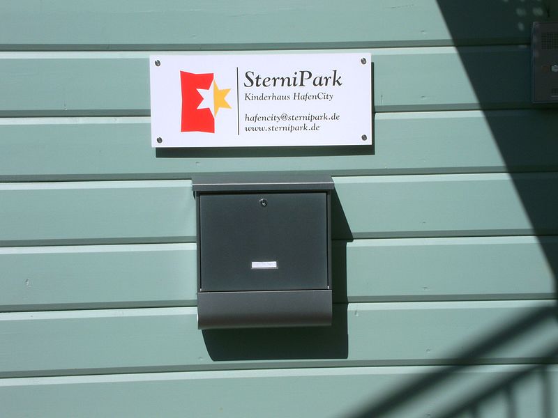 File:Hamburg-sternipark-kinderhaus-lohsepark.JPG