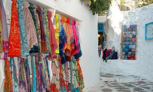 Paradeta de mocadors en un carreró del poble de Míkonos (Chora)