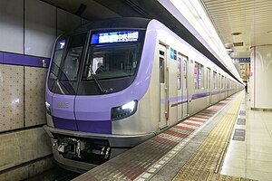 半蔵門線で運用される18000系（2024年2月、住吉駅）