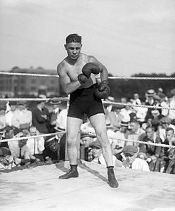 Harry Greb poseert.jpg