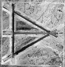 Helendale Auxiliary Airfield, in a 1952 USGS photo Helendale CA 52Jun1 VictorvilleCA ww2 trainging.jpg