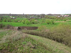 Краєвид долини р. Башмачка з північно-західного краю городища (квітень 2018 року)