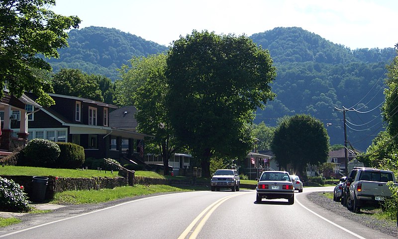 File:Hinton, WV 25951, USA - panoramio.jpg