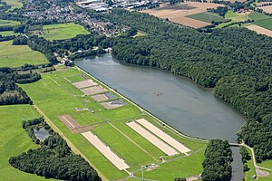 Aerial photo (2015): View over the reservoir with Geisecke (top left) and NSG Bahnwald (right)