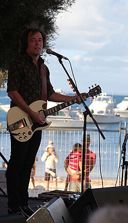 Brad Shepherd April 2012 on stage with the Hoodoo Gurus Hoodoo-gurus-brad shepherd-29-apr-2012.jpg