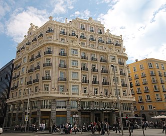 Nº 21, Hotel Senator Gran Vía edificio construido entre/built between ?-1915