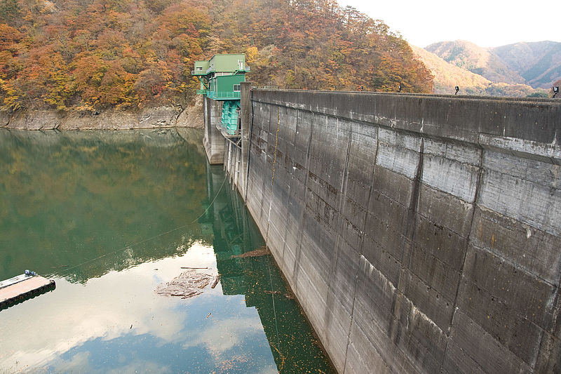 File:Ikari Dam 02.jpg