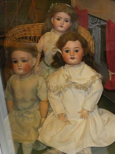 File:JLL Childhood Collection-3 Dolls 2783CA.JPG