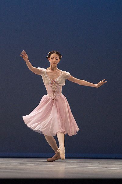 File:Jemina Bowring - Coppelia, Swanilda-Prix de Lausanne 2010-9.jpg