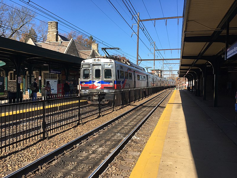 File:Jenkintown-Wyncote SEPTA station inbound West Trenton train November 2017.jpg