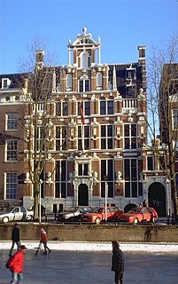 Huis met de Hoofden Dutch canal house