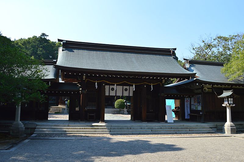 File:Kamayama-jinja shinmon.JPG