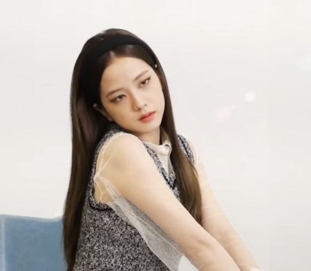 Tập_tin:Kim_Ji-Soo_in_2020_Dior_(5).png