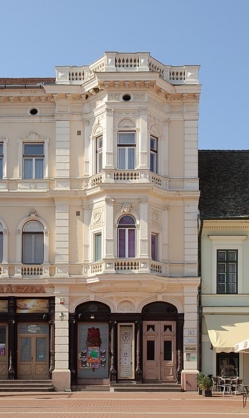 File:Klauzál Square 8 - Szeged.jpg