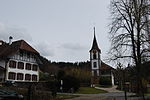 r. Kirche und Pfarrhaus