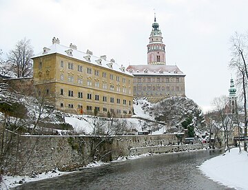 Fichier:Krumlov_Castle_from_the_river_bank.jpg