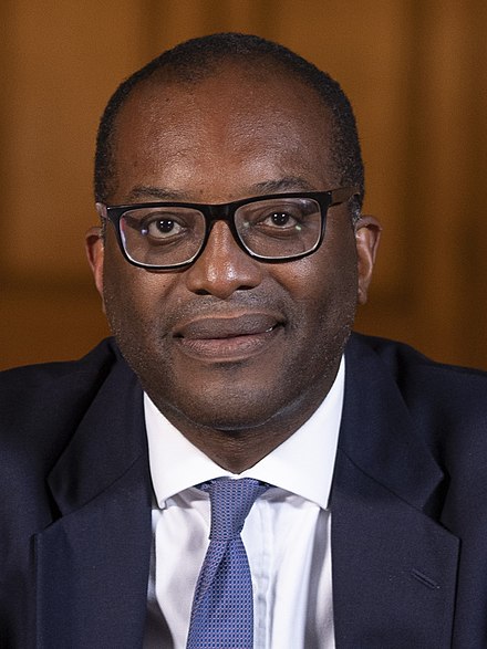 Kwasi Kwarteng Official Cabinet Portrait, September 2022 (seated) (cropped).jpg