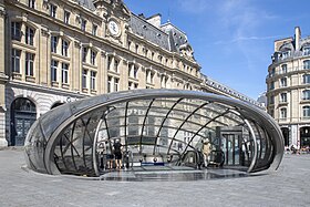 La Lentille, l'une des entrées de la station de métro.