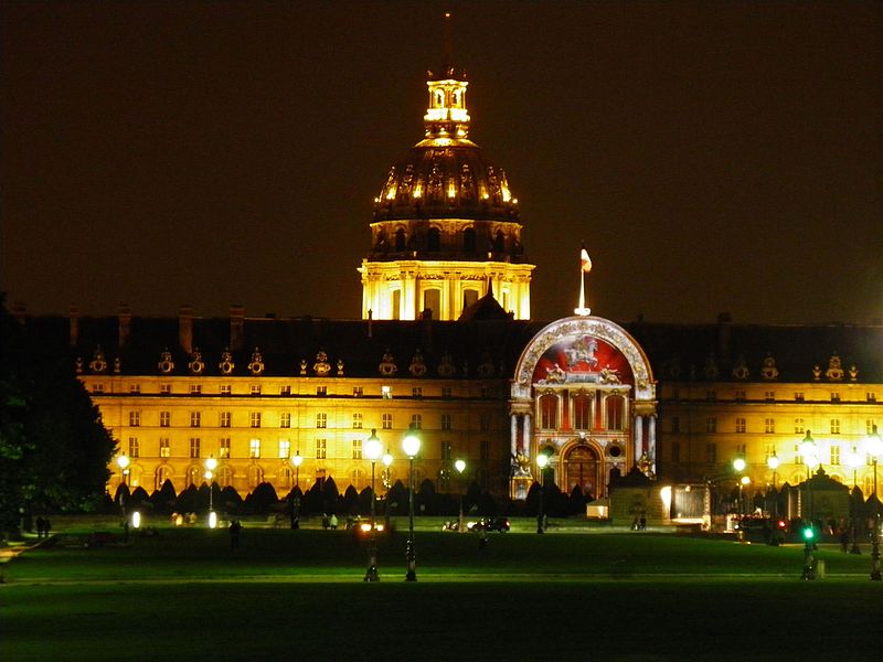 File:La nuit aux Invalides (Paris) (1).jpg