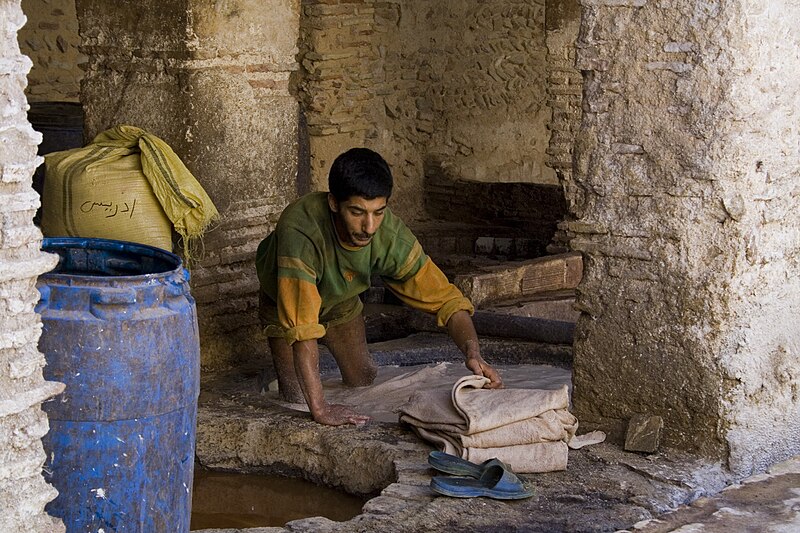 File:Leathertanner in Fez.jpg