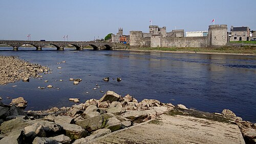 The River Shannon runs through Limerick City, with King John's Castle.