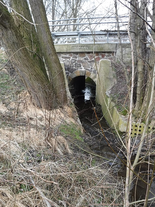 Unterführung des Lotzebachs unter der Rennersdorfer Hauptstraße.