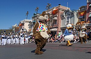 Description de l'image Love a Parade. Disneyland. (48874084926).jpg.