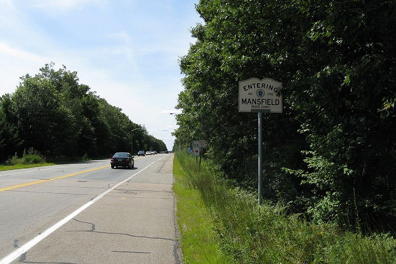 File:MA Route 106 westbound entering Mansfield, MA.jpg