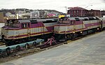 MBTA F40PH lokomotif di Worcester singgah yard.jpg