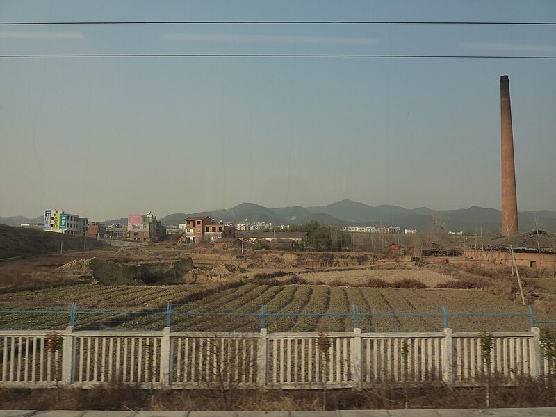 File:Macheng - east of Macheng North Station - P1040771.JPG