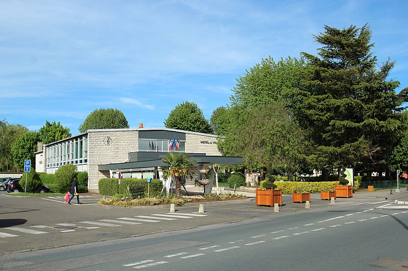 File:Mairie de Bois-d'Arcy dans les Yvelines le 15 mai 2017 - 5.jpg