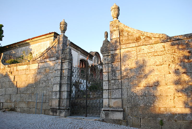 File:Mangualde - Casa de Almeidinha - Portal.jpg