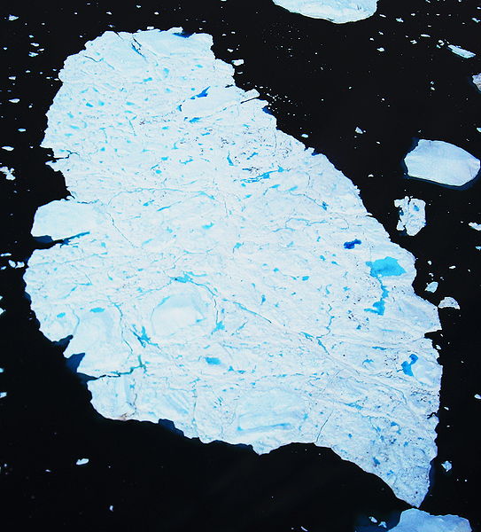 File:Melting Iceberg upernavik 2007-07-12.jpg