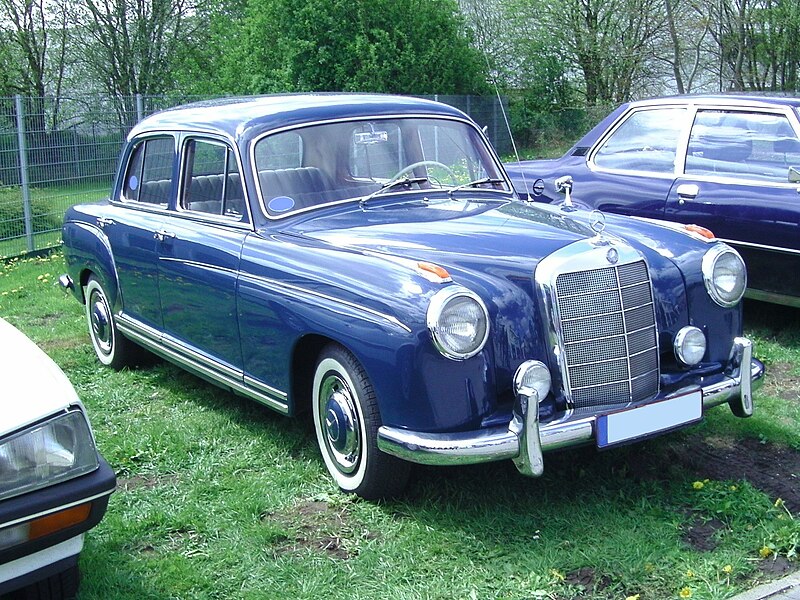 File:Mercedes-Benz 220 S.jpg