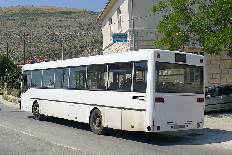 File:Mercedes O405 Split-rear.jpg