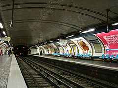 Quai de la station supérieure en 2008, lorsque la station était encore carrossée.